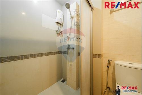 48 Sqm., 1 Bed, 1 Bath Condo listed for ฿ 3,300,000.