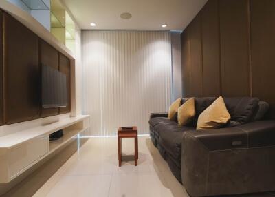 Circle Condominium 1-Bedroom 1-Bathroom Fully-Furnished Condo for Rent