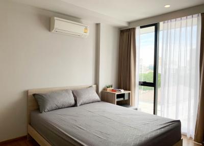 FYNN Aree 2-Bedroom 2-Bathroom Fully-Furnished Condo for Rent
