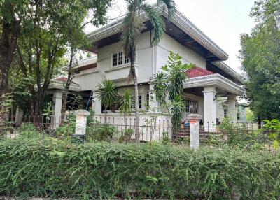 2 Storey Spacious 5 Bedrooms Villa In Bangkok