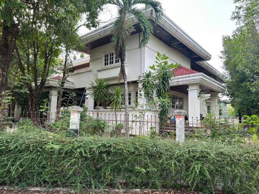 2 Storey Spacious 5 Bedrooms Villa In Bangkok