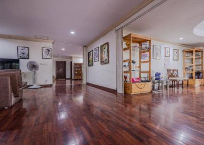 2 Storey Spacious 5 Bedrooms Villa In Bangkok