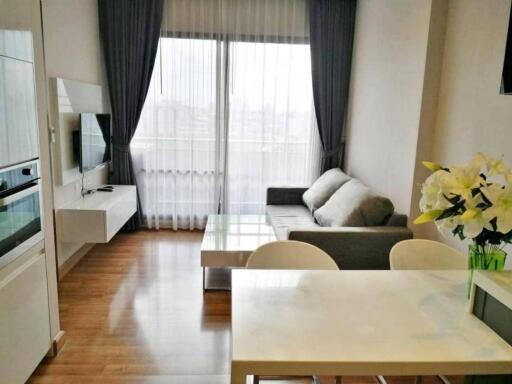 Ivy Ampio 1-Bedroom 1-Bathroom Fully-Furnished Condo for Rent