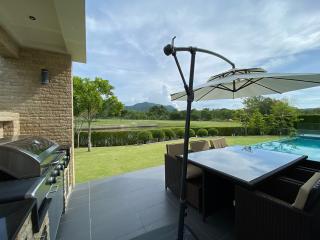 Freehold 2 Story Luxury Pool Villa For Sale on Black Mountain