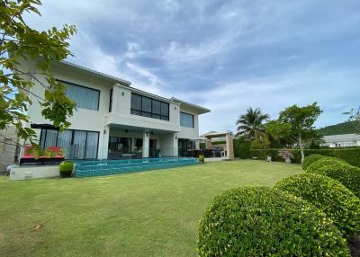Freehold 2 Story Luxury Pool Villa For Sale on Black Mountain