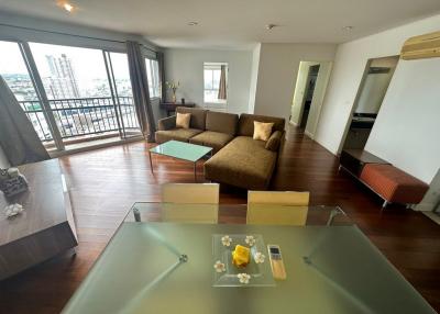 4-bedroom top floor condo for sale in Sathorn area