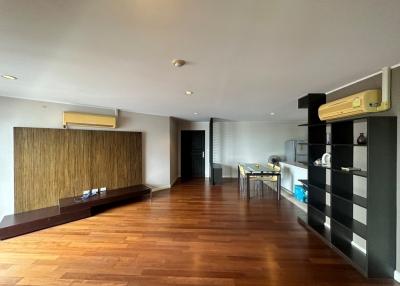 4-bedroom top floor condo for sale in Sathorn area