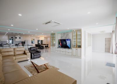 2 Storey 5 Bedroom Modern Villa in Phitsanulok