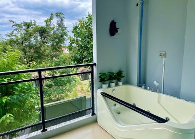 Designer Condo with outdoor jacuzzi, mountain and ocean view 2 Bed 2 Bath