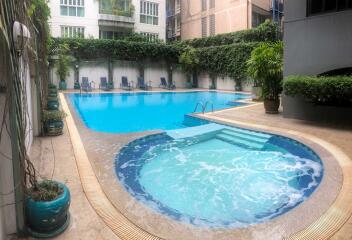 Spacious 1-bedroom condo for sale close to BTS Chong Nonsi