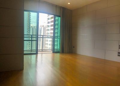 3-bedroom modern duplex for sale in Phromphong area