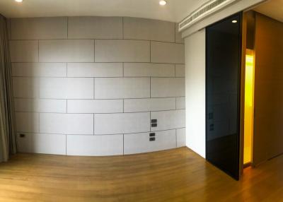 3-bedroom modern duplex for sale in Phromphong area