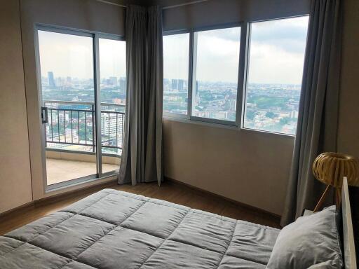 2-bedroom high floor condo for sale close to Ekamai Road