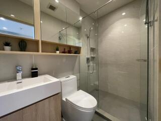 2-bedroom modern condo for sale close to BTS Ekamai