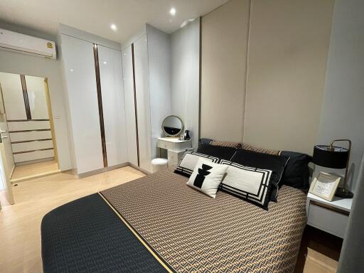 2-bedroom modern condo for sale close to BTS Ekamai