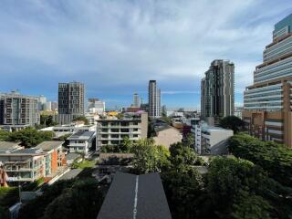 2-bedroom modern condo for sale close to BTS Ekamai