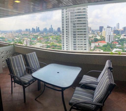 4-bedroom spacious condo for sale in Ekamai area