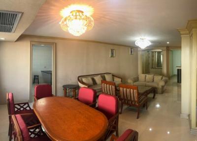 3-bedroom spacious condo for sale in Ekamai area