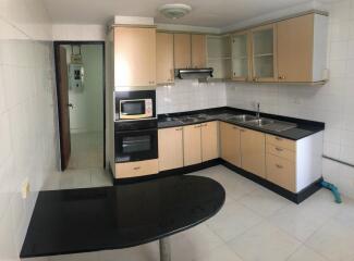 3-bedroom spacious condo for sale in Ekamai area