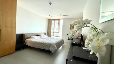 2-bedroom modern condo for sale close to Lumpini Park