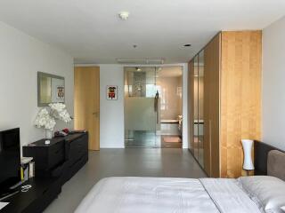 2-bedroom modern condo for sale close to Lumpini Park