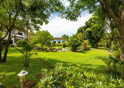 Amazing 9 bed, 8 Bath Pool Villa on Palm Hills Golf Course