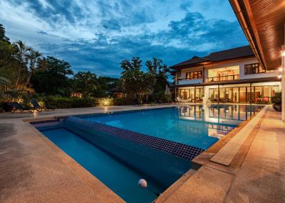 Amazing 9 bed, 8 Bath Pool Villa on Palm Hills Golf Course