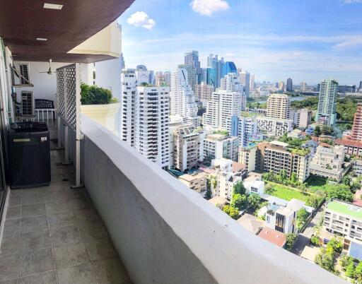 2-bedroom condo for sale a mere 300m from BTS Nana!