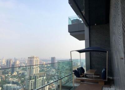 3-bedroom high end condo for sale 1 minutes’ walk to Phrom Phong BTS
