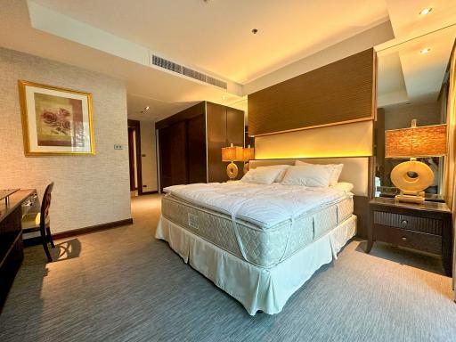 4-bedroom spacious condo for sale 700m from BTS Phromphong