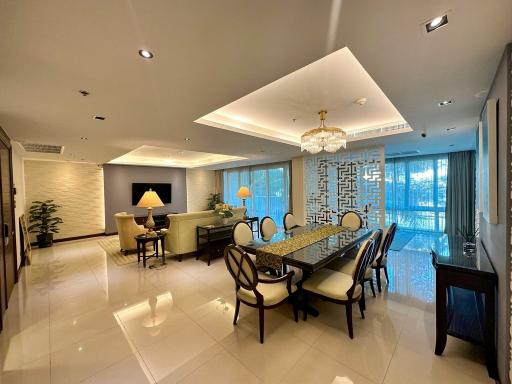 4-bedroom spacious condo for sale 700m from BTS Phromphong