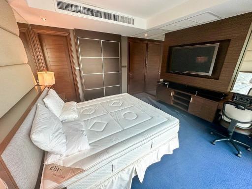 4-bedroom spacious condo for sale 700m from BTS Phromphong