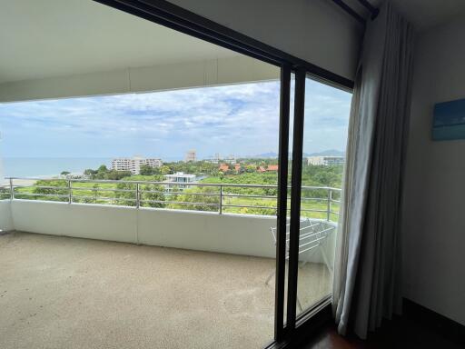 Palm Pavillion: 1 Bedroom Condo with Sea View