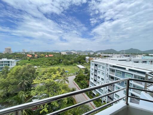 Palm Pavillion: 1 Bedroom Condo with Sea View