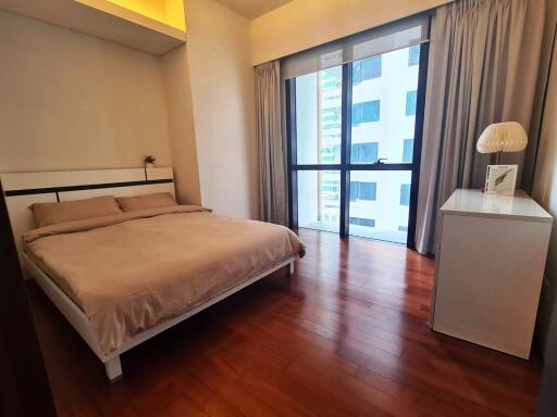 2-bedroom condo for sale close to Ratchadamri BTS station
