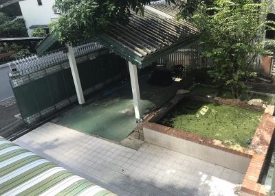 Land with 2 house for sale in Sathorn area