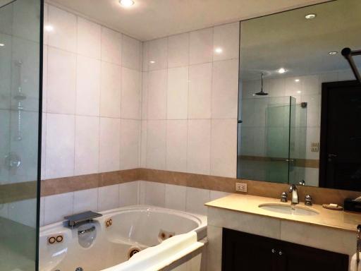 4-bedroom penthouse for sale close to Asoke BTS Station