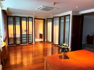 4-bedroom penthouse for sale close to Asoke BTS Station