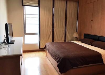 2-bedroom condo for sale close to Asoke BTS Station