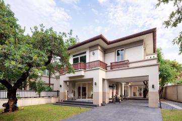 Gorgeous Home With Great Kitchen And Tropical Garden For Sale