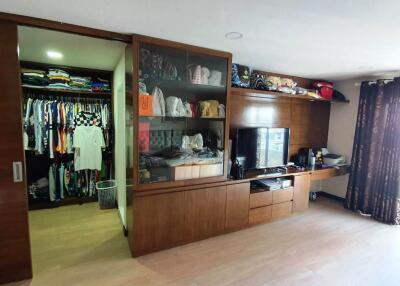 3-bedroom condo for sale on Phrom Phong