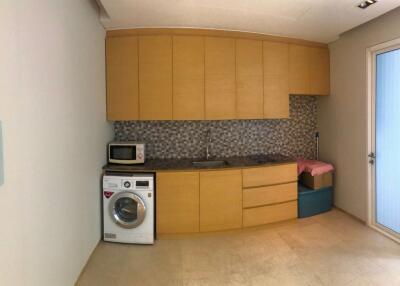 Modern 1-bedroom condo for sale in Saladaeng area