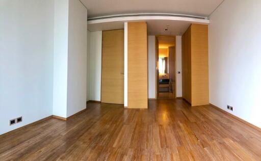 2-bedroom modern condo for sale close to Lumpini Park