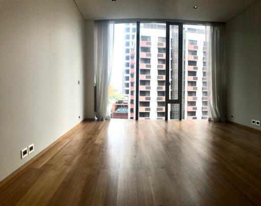 2-bedroom modern condo for sale close to Lumpini Park