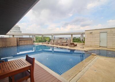2-bedroom lakeview condo for sale close to BTS Asoke