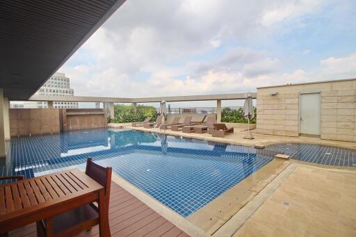 2-bedroom lakeview condo for sale close to BTS Asoke