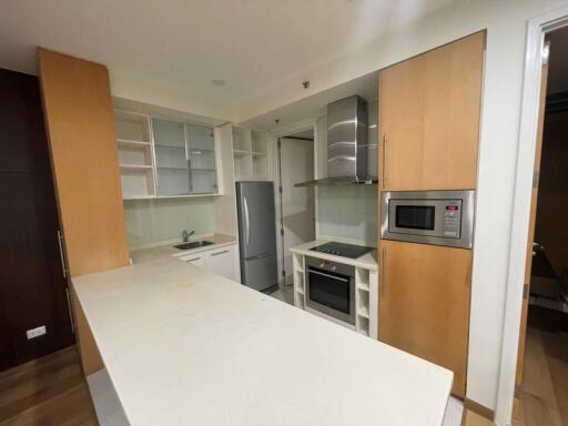 2-bedroom spacious condo for sale on Sala Daeng