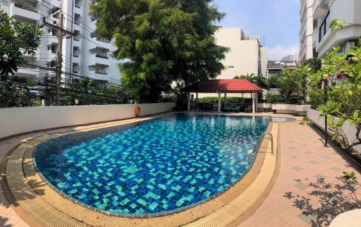 4-bedroom condo for sale 800m from MRT Lumpini