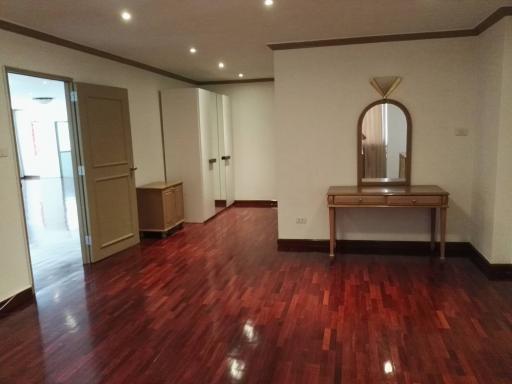 3-bedroom condo for sale on Phrom Phong