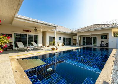 6 Bedroom Pool Villa for Sale - Great Investment Property